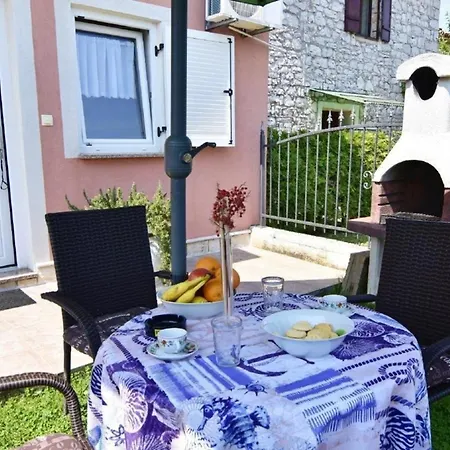 In Duba Mit Privater Terrasse *